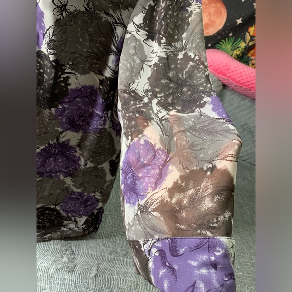 3/$10 Style & Co Woman Floral Printed Pintuck
Pleated Blouse semi sheer Size 18W - Picture 3 of 15